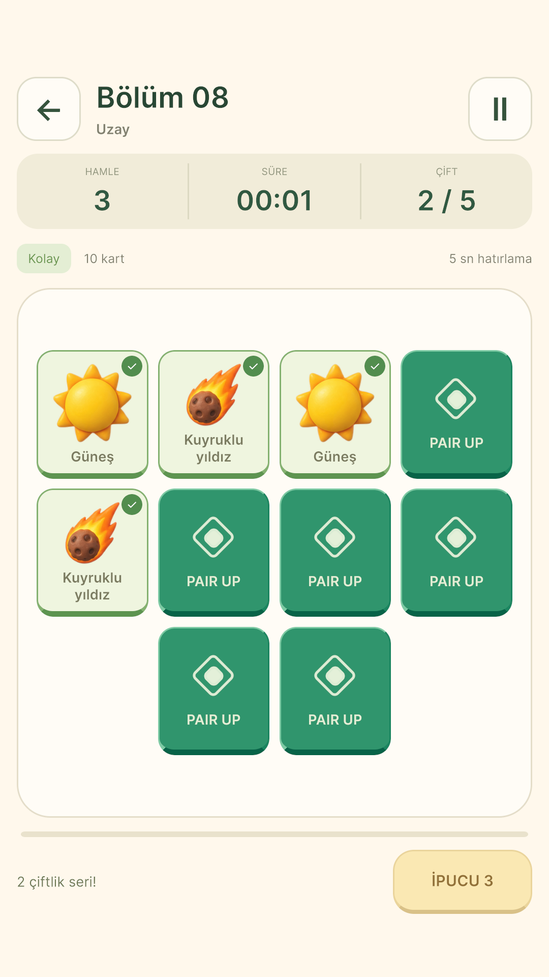 Pair Up uzay temasında kart eşleştirme oyun ekranı
